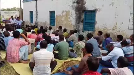 মঙ্গলকোট: কৃষকদের দুয়ারে এবার কৃষি বিজ্ঞানী, তারা মঙ্গলকোটের দেবগ্রামে কৃষকদের চাষবাস নিয়ে সঠিক পরামর্শ দিলেন