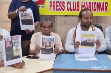 हरिद्वार: BJP नेत्री पर अपनी पुत्री का यौन शोषण कराने के आरोप में कांग्रेस हुई मुखर, प्रेस क्लब में की प्रेस वार्ता