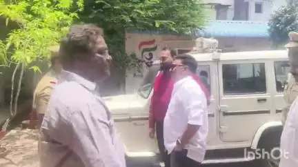 मिरज: महात्मा गांधी चौक पोलीस ठाण्याच्या अंमली पदार्थ विरोधी कारवाईचे सिनेअभिनेते  सयाजी शिंदे यांचेकडून कौतुक,
