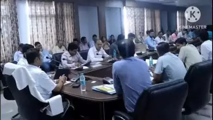 आगर: कलेक्टर राघवेंद्र सिंह ने बैंकर्स व तहसीलदारों से आरआरसी प्रकरणों में समन्वय कर वसूली करने के निर्देश दिए