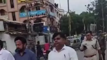 गुमला: बकरीद पर्व पर शांति व्यवस्था बनाए रखने के लिए गुमला शहर में निकाला गया फ्लैग मार्च