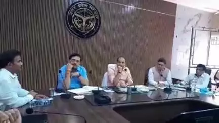 ज्ञानपुर: कलेक्ट्रेट सभागार में डीएम ने स्वास्थ्य समिति और पोषण समिति की बैठक की