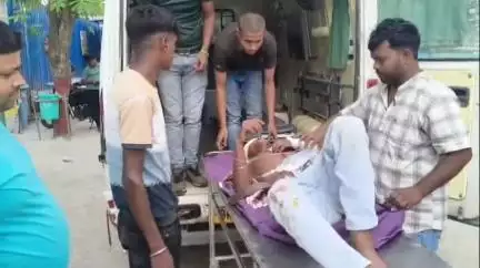 बेगूसराय: बेगूसराय में चलती ट्रेन से गिरने पर युवक गंभीर रूप से घायल, सदर अस्पताल में भर्ती