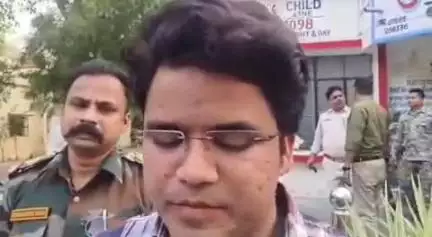 नौगांव: ईद पर SDOP अमित मेश्राम ने नगर वासियों को दी शुभकामनाएं व शांति बनाए रखने की अपील की