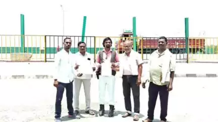 भंडारा: भंडारा राष्ट्रीय महामार्गावर पलाडी रोडवर झेब्रा क्रॉसिंग द्यावे, स्थानिकांचे जिल्हाधिकाऱ्यांना निवेदन #Jansamasya