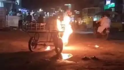 పులివెందుల: వేంపల్లి లో తోపుడు బండికి ఏర్పాటు చేసుకున్న మోటార్ బైక్ లో చలవేగిన మంటలు, బండి మొత్తం దగ్ధం
