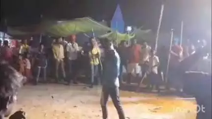 बंजरिया: अजगरवा महावीरी झंडा के पूर्व संध्या पर शुक्रवार को दो गांवों के झंडे का मिलान किया गया