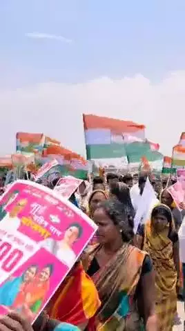 पैसे देखकर बुलाई गई भीड़ नहीं है ये...राहुल गांधी से मिलने के लिए महिलाओं का सड़क पर हुजूम