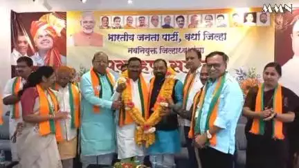 वर्धा: भाजप जिल्हाध्यक्ष संजय गाते यांनी स्वीकारला पदभार तर मावळते जिल्हाध्यक्ष सुनील गफाट यांच्या कार्याचे कौतुक