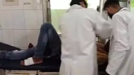 सीतापुर: हरगांव में तेज रफ्तार अज्ञात वाहन ने एक मोटरसाइकिल को मारी जोरदार टक्कर, एक व्यक्ति हुआ घायल