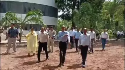 भुसावळ: मध्य रेल्वेच्या महाव्यवस्थापकांकडून भुसावळ विभागाला धावती भेट: कर्मचाऱ्यांशी संवाद, वृक्षारोपण आणि पाहणी