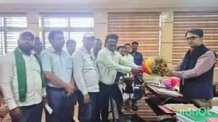 मांडू: झारखंड मुक्ति मोर्चा रामगढ़ जिला संयोजक मंडली ने रामगढ़ के नए उपायुक्त का स्वागत किया