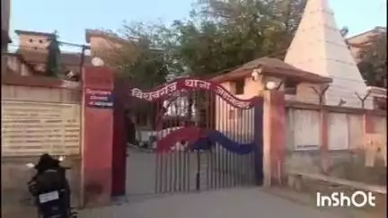 मखदुमपुर: धराउत गांव में पुलिस ने एक व्यक्ति को शराब के नशे में गिरफ्तार किया