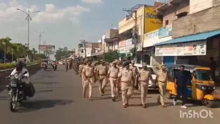 మెదక్: బక్రీద్‌ పండుగ సందర్భంగా పట్టణంలో శాంతి ర్యాలీ నిర్వహించిన పోలీస్‌ సిబ్బంది