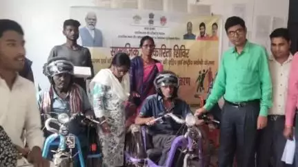 कटकमदाग: काटकमदाग में दिव्यांगों को मुफ्त सहायक उपकरण दिए गए