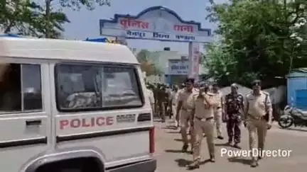 नैनपुर: आगामी त्योहारों को देखते हुए नैनपुर पुलिस ने शहर में किया फ्लैग मार्च