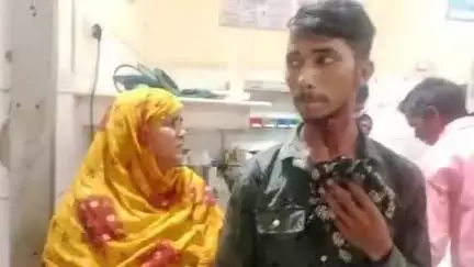 सीतापुर: पटिया मोहल्ले में जुआ विवाद को लेकर एक व्यक्ति को जमकर पीटा गया, पुलिस ने कराया मेडिकल