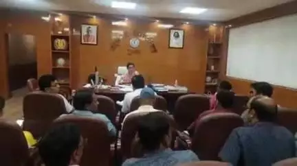 गुमला: समेकित जनजाति विकास अभिकरण के अंतर्गत योजनाओं की डीसी कार्यालय में समीक्षात्मक बैठक संपन्न