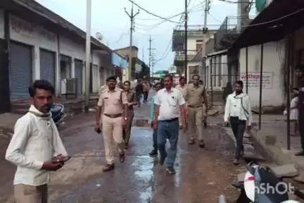 बैराड़: बैराड़ थाना प्रभारी रविशंकर कौशल और पुलिस बल ने ईद के त्योहार को लेकर नगर में निकाला फ्लैग मार्च