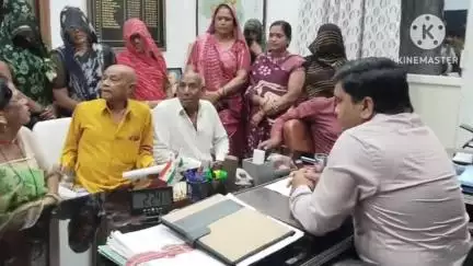 आगर: सफाई कामगार संघ ने 5 सूत्री मांगों को लेकर मुख्य नगर पालिका अधिकारी को ज्ञापन सौंपा, 1 माह से वेतन नहीं मिला