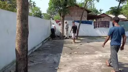 বঙাইগাঁও ভাগ: কাইলৈ পৱিত্ৰ ঈদ উল আজহা, শুক্ৰবাৰে বঙাইগাঁও ইদগাহ ময়দানত উপস্থিত হৈ  বঙাইগাঁও Bomb Squadৰ দলে সুৰক্ষাৰ পৰ্যবেক্ষণ কৰে