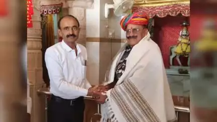 નખત્રાણા: વેડહાર (નીરોણા) ગામ ના એસ.એસ.બી.માં ડેપ્યુટી કમાન્ડર ની પદવી મેળવી પેરામીલેટરી માં 40 વર્ષ સેવા બજાવી નિવૃત થતા સન્માન