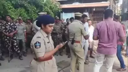 నెల్లూరు సంతపేటలో కార్డెన్‌ సెర్చ్‌ నిర్వహణ, సరైన పత్రాలు లేని 45 బైకులు సీజ్ చేసిన డీఎస్పీ సింధు ప్రియ