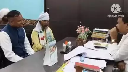 कर्रा: जिले के आदिवासी नेताओं ने रांची में पूर्व मंत्री बंधु तिर्की से मुलाकात की