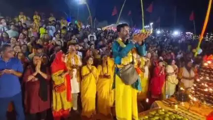 दशा सुमेर घाट पर मां गंगा की महा आरती की गई, श्रद्धालुओं ने किया पूजन-अर्चन