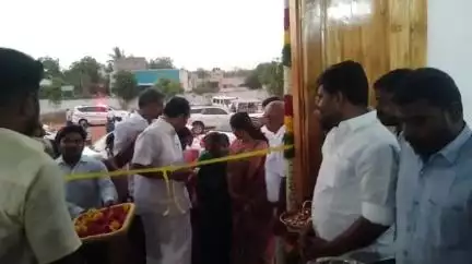 சிவகாசி: ஆனையூரில் அரசு கலை மற்றும் அறிவியல் கல்லூரியில் உள்விளையாட்டு அரங்கம், பார்வையாளர் அமர்வு கூடத்தை திறந்து வைத்த அமைச்சர்