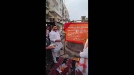 वाराणसी में स्टांप मंत्री ने प्रधानमंत्री मोदी की सांसद विकास निधि योजना से इंटरलॉकिंग कार्य का उद्घाटन किया