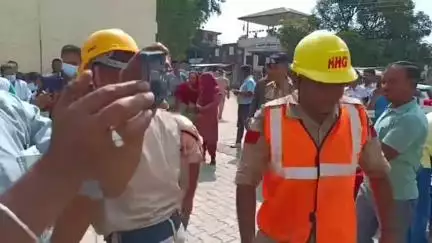 झंडूता: आदर्श अस्पताल झंडूता में शुक्रवार को आपातकालीन स्थिति से निपटने की तैयारियों की परख के लिए आयोजित किया गया मॉक ड्रिल