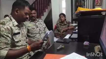 फरसगांव: NH 30 गुरुद्वारा के पास हुए सड़क हादसे में मृत युवक के शव का पोस्टमार्टम के बाद फरसगांव पुलिस ने परिजनों को किया सुपुर्द