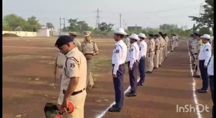 बेमेतरा: बेमेतरा SSP रामकृष्ण साहू ने रक्षित केन्द्र बेमेतरा में पुलिस जवानों का जनरल परेड लिया