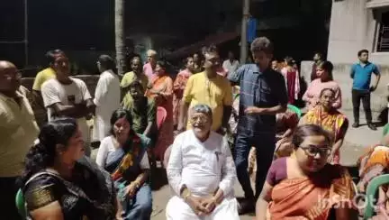 চুঁচুড়া-মগরা: তিন নম্বর কৃষ্ণপুর এলাকায় হাইমাস্ট লাইটের উদ্বোধন করলেন বিধায়ক