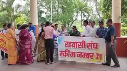 इंदौर: शराब दुकान को हटाने के लिए रहवासियों ने किया प्रदर्शन रहवासियों के साथ स्थानीय पार्षद भी कलेक्टर कार्यालय #जनसमस्या