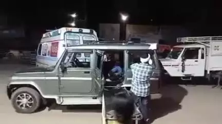 गुमला: टोटांबी बाजार टांड़ के पास पिकअप ने तीन को रौंदा, बाइक सवार दो की मौत, एक रिम्स रेफर