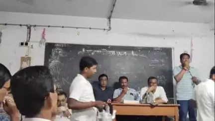 কৃষ্ণনগর ১: দিগনগর অঞ্চল তৃণমূল কংগ্রেসের পক্ষ থেকে বুথ সভাপতি ও অন্যান্য সংগঠনের নেতৃত্বদের নিয়ে সাংগঠনিক বৈঠক অনুষ্ঠিত হলো