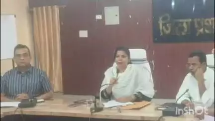 हाजीपुर: हाजीपुर समाहरणालय में प्रधान सहायकों की समीक्षा बैठक, DM ने कहा- जन कार्यों को प्राथमिकता दें