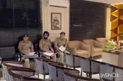 हरिद्वार: बकरीद को लेकर SSP परमेंद्र डोबाल ने सभी CO और थानाध्यक्षों से वीडियो कॉन्फ्रेंसिंग कर अलर्ट रहने के दिए निर्देश