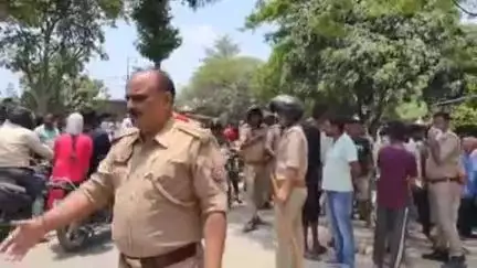 मनकापुर: धानेपुर गांव निवासी युवक की प्रेम प्रसंग के चलते हत्या, परिजनों का आरोप, युवती समेत 3 के खिलाफ मुकदमा दर्ज