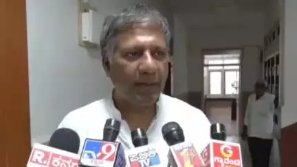 ಧಾರವಾಡ: ಕಾಲ್ತುಳಿತ ಪ್ರಕರಣದ ತನಿಖೆಯನ್ನು ಸಿಎಂ ಹಾಗೂ ಡಿ.ಸಿಎಂ ವ್ಯವಸ್ಥಿತವಾಗಿ ಹಳ್ಳ ಹಿಡಿಸುತ್ತಾರೆ: ನಗರದಲ್ಲಿ ವಿ.ಪಕ್ಷದ ಉಪ ನಾಯಕ ಅರವಿಂದ ಬೆಲ್ಲದ