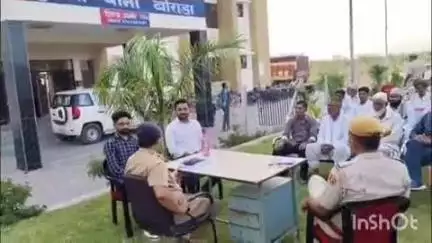 अरैन: अराई के बोराडा पुलिस थाना में शांति समिति की बैठक आयोजित, ईद पर्व मनाने के लिए ग्रामीण उमेश गौतम ने दिए निर्देश