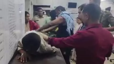 असरगंज: शंभूगंज मोड़ के पास ट्रक की चपेट में आने से बाइक सवार युवक गंभीर रूप से घायल, ग्रामीणों ने ट्रक ड्राइवर को पीटा