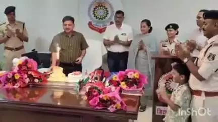 बेमेतरा: बेमेतरा SP कार्यालय में वरिष्ठ पुलिस अधीक्षक रामकृष्ण साहू को जन्मदिवस पर पुलिस विभाग के अधिकारियों ने दी शुभकामनाएं