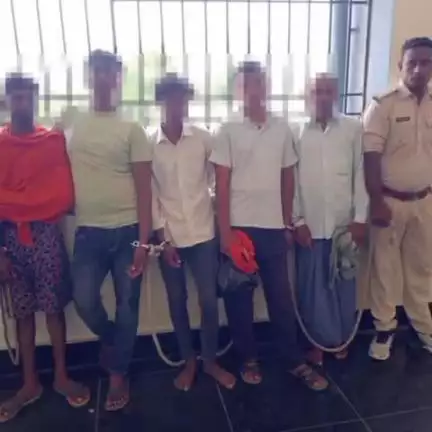 चैनपुर: पुरुषोत्तमपुर गांव में हत्या के प्रयास के मामले में चैनपुर पुलिस ने 5 लोगों को गिरफ्तार कर भेजा जेल