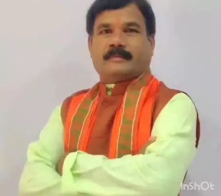 बस्तर: मुंडागांव में पूर्व विधायक चंदन कश्यप के संरक्षण में कांग्रेसियों द्वारा सार्वजनिक स्थलों पर अवैध कब्जा, निर्देश दिवान