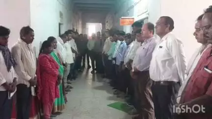 गोह: अंचल कार्यालय व ई किसान भवन में प्रखंड कृषि पदाधिकारी के निधन पर आयोजित की गई शोक सभा, सीओ रहे मौजूद