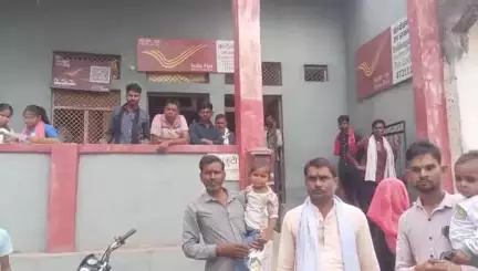 बल्देवगढ़: बल्देवगढ़ पोस्ट ऑफिस में आधार कार्ड बनवाने लोगों की उमड़ रही भीड़, लोग हो रहे परेशान #jansamasya
