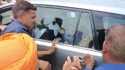 पचरुखी: जसौली में खराब ब्लीचिंग पाउडर के छिड़काव पर मीडिया कर्मियों ने स्वास्थ्य मंत्री से सवाल पूछा